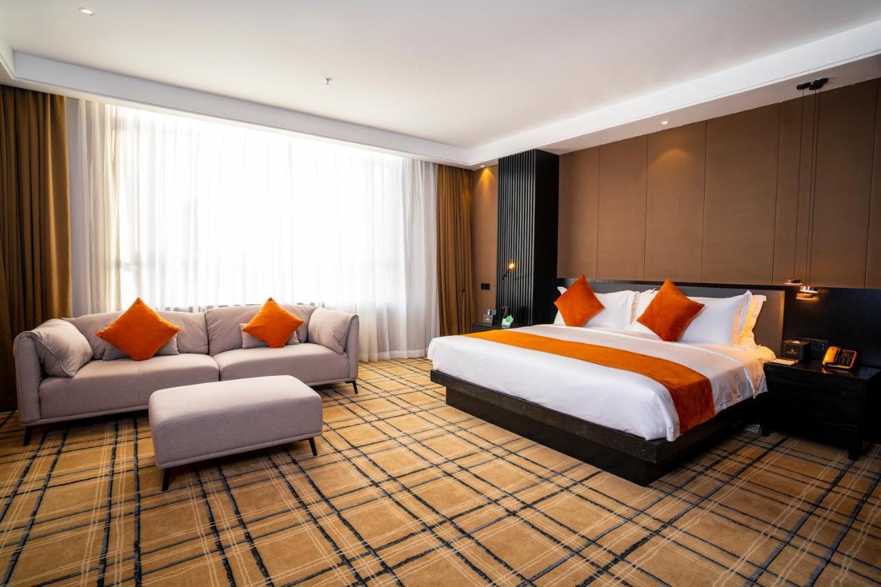 Ocean Hotel Пном Пен Екстериор снимка