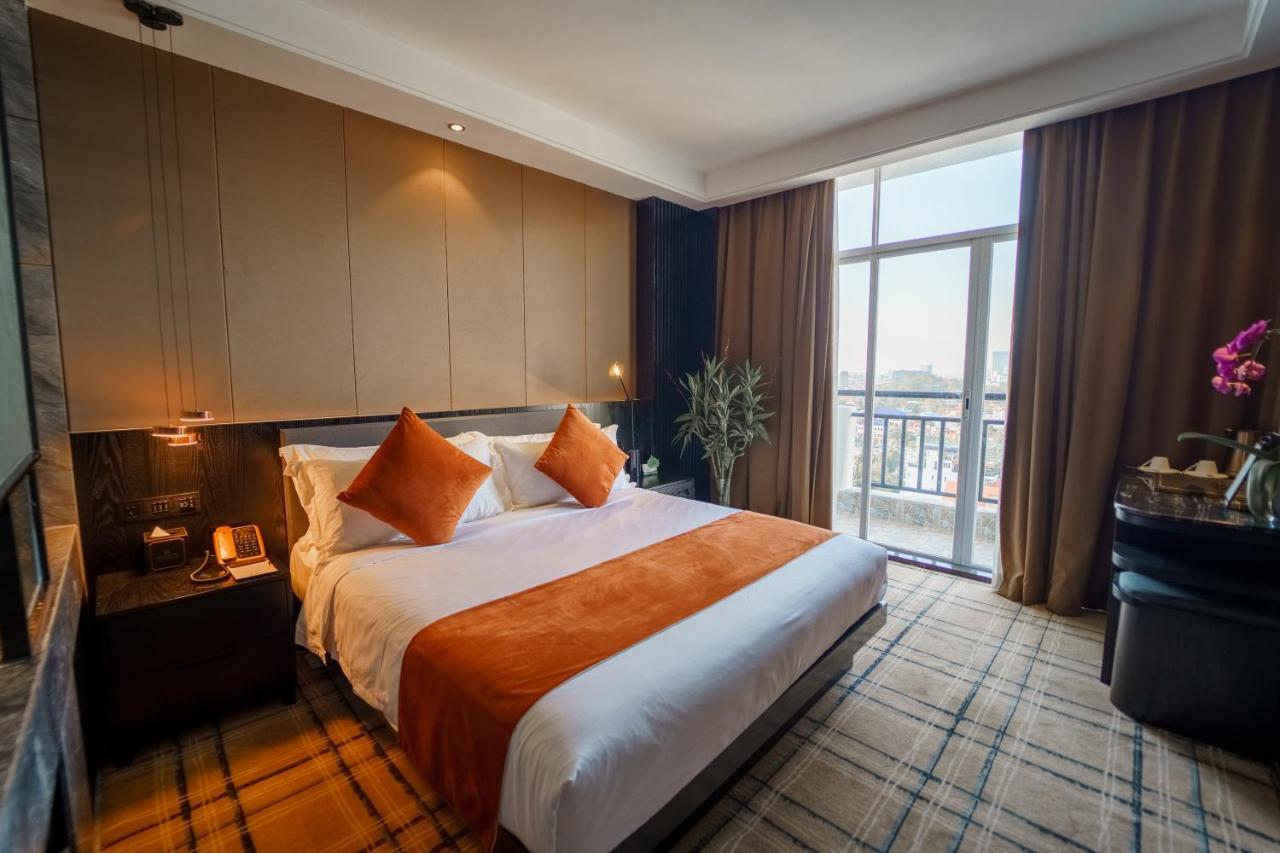 Ocean Hotel Пном Пен Екстериор снимка