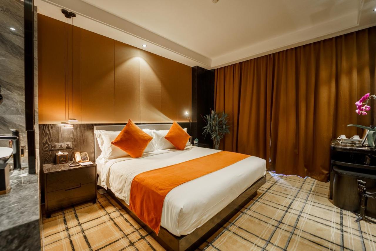 Ocean Hotel Пном Пен Екстериор снимка